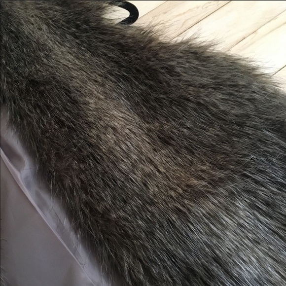 NWOT Vince Camuto Faux Fur Vest Size Extra Small - Picture 3 of 6